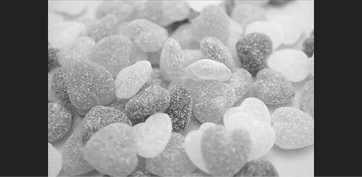 グレースケール化されたキャンディのデモ画像