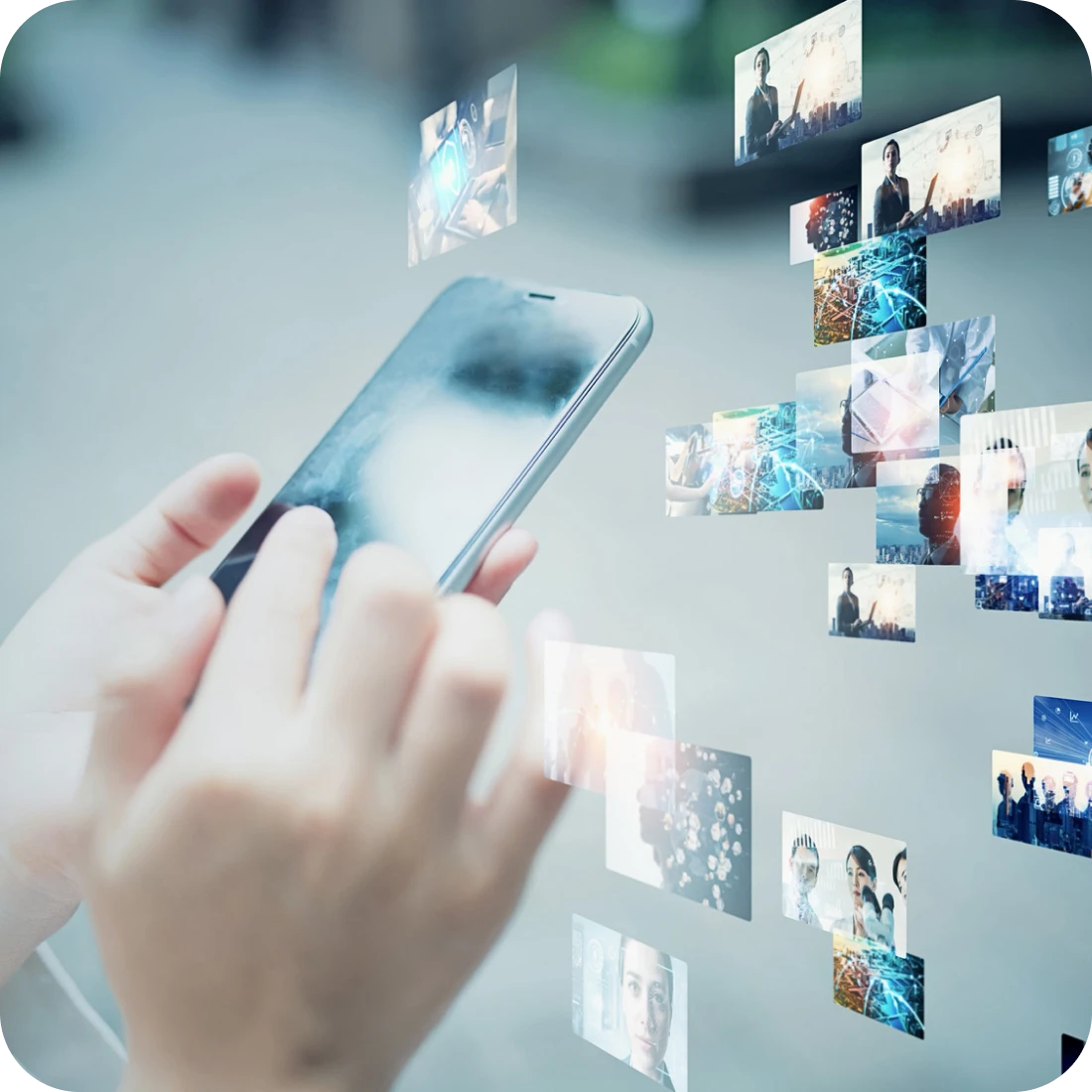 スマートフォンから多数の画像が広がるイメージ